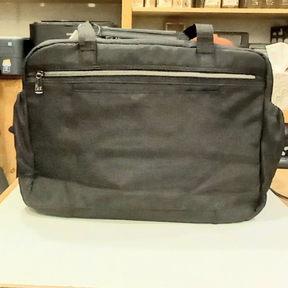 LUG Puddle Jumper Duffel Bag in Brushed Black New - Picture 5 of 14